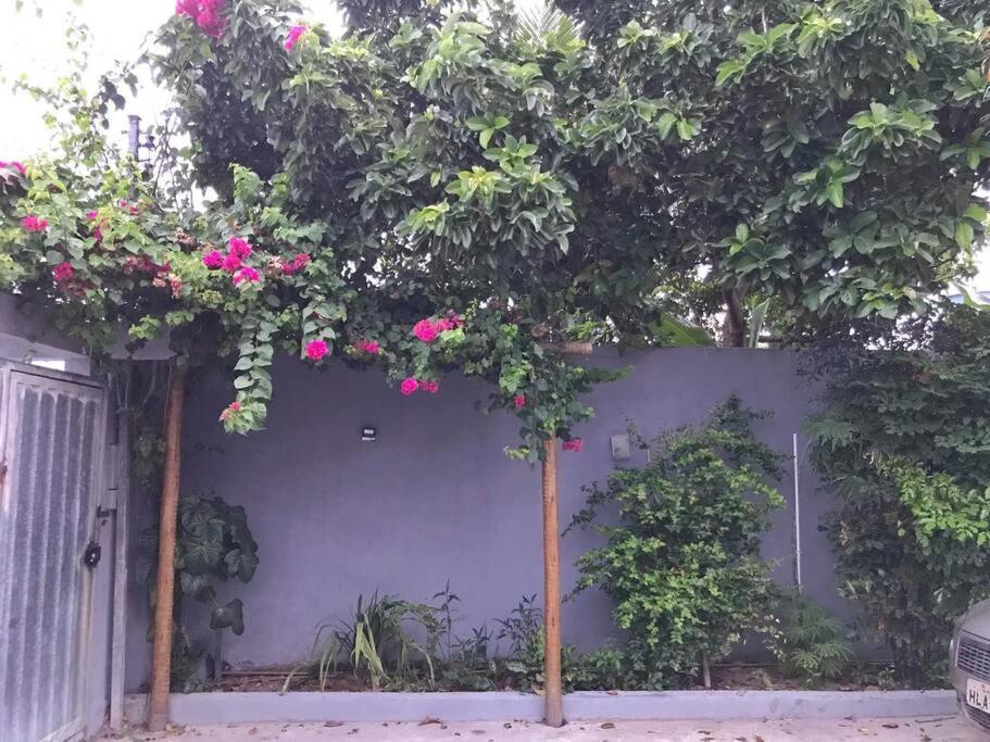 Casa Aconchegante Em Bairro Residencial Casa de férias *